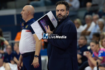 2024-10-20 - Stefano Lavarini Head Coach Numia VeroVolley Milano during Volley Italian Championship Serie A Women 2024/25 match between Numia VeroVolley Milano and Igor Novara at Allianz Cloud, Milano, Italy on October 20, 2024 - VERO VOLLEY MILANO VS IGOR GORGONZOLA NOVARA - SERIE A1 WOMEN - VOLLEYBALL