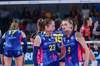 2024-10-20 - Giulia Gennari (Savino Del Bene Scandicci) and Britt Herbots (Savino Del Bene Scandicci) - SAVINO DEL BENE SCANDICCI VS BLACK ANGELS PERUGIA VOLLEY - SERIE A1 WOMEN - VOLLEYBALL