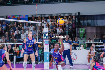 2024-10-20 - Linda Nwakalor (Savino Del Bene Scandicci) on defense - SAVINO DEL BENE SCANDICCI VS BLACK ANGELS PERUGIA VOLLEY - SERIE A1 WOMEN - VOLLEYBALL