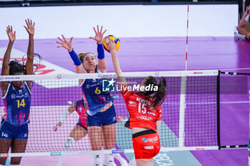 2024-10-20 - Lindsey Ruddins (Savino Del Bene Scandicci) vs Anett Nemeth (Black Angels Perugia Volley) - SAVINO DEL BENE SCANDICCI VS BLACK ANGELS PERUGIA VOLLEY - SERIE A1 WOMEN - VOLLEYBALL