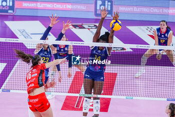 2024-10-20 - Monster block of Linda Nwakalor (Savino Del Bene Scandicci) - SAVINO DEL BENE SCANDICCI VS BLACK ANGELS PERUGIA VOLLEY - SERIE A1 WOMEN - VOLLEYBALL