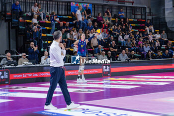 2024-10-20 - Ekaterina Antropova (Savino Del Bene Scandicci) at service - SAVINO DEL BENE SCANDICCI VS BLACK ANGELS PERUGIA VOLLEY - SERIE A1 WOMEN - VOLLEYBALL