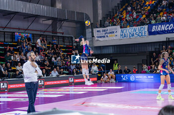 2024-10-20 - Ekaterina Antropova (Savino Del Bene Scandicci) at service - SAVINO DEL BENE SCANDICCI VS BLACK ANGELS PERUGIA VOLLEY - SERIE A1 WOMEN - VOLLEYBALL