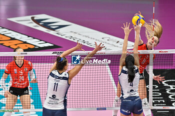 2024-10-27 - Anastasiia
Kapralova (Cuneo) - Anna
Danesi (Vero Volley Milano) - Radostina
Marinova (Vero Volley Milano) - Alexandra
Lazic (Cuneo) - HONDA OLIVERO S.BERNARDO CUNEO  VS VERO VOLLEY MILANO - SERIE A1 WOMEN - VOLLEYBALL