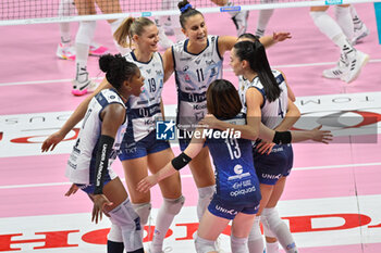 2024-10-27 - Team Vero Volley Milano celebrates after scoring a point - HONDA OLIVERO S.BERNARDO CUNEO  VS VERO VOLLEY MILANO - SERIE A1 WOMEN - VOLLEYBALL