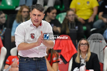 2024-10-27 - Lorenzo
Pintus (Cuneo)
 head coach - HONDA OLIVERO S.BERNARDO CUNEO  VS VERO VOLLEY MILANO - SERIE A1 WOMEN - VOLLEYBALL