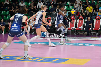 2024-10-27 - Satomi
Fukudome (Vero Volley Milano) - Nika
Daalderop (Vero Volley Milano) - Myriam Sylla (Vero Volley Milano) - HONDA OLIVERO S.BERNARDO CUNEO  VS VERO VOLLEY MILANO - SERIE A1 WOMEN - VOLLEYBALL