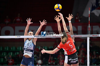 2024-10-27 - Anna
Danesi (Vero Volley Milano) - Tessa
Polder (Cuneo) - Laura
Heyrman (Vero Volley Milano) - HONDA OLIVERO S.BERNARDO CUNEO  VS VERO VOLLEY MILANO - SERIE A1 WOMEN - VOLLEYBALL