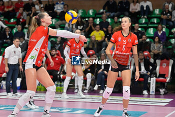 2024-10-27 - Alexandra
Lazic (Cuneo) - Agnese
Cecconello (Cuneo) - HONDA OLIVERO S.BERNARDO CUNEO  VS VERO VOLLEY MILANO - SERIE A1 WOMEN - VOLLEYBALL