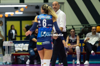 2024-10-30 - Simone Bendandi Head Coach Il Bisonte Firenze during Volley Italian Championship Serie A Women 2024/25 match between Numia VeroVolley Milano and Il Bisonte Firenze at Opiquad Arena Monza, Italy on October 30, 2024 - VERO VOLLEY MILANO VS IL BISONTE FIRENZE - SERIE A1 WOMEN - VOLLEYBALL