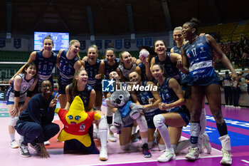 2024-10-30 - Players of Numia VeroVolley Milano celebrate the victory during Volley Italian Championship Serie A Women 2024/25 match between Numia VeroVolley Milano and Il Bisonte Firenze at Opiquad Arena Monza, Italy on October 30, 2024 - VERO VOLLEY MILANO VS IL BISONTE FIRENZE - SERIE A1 WOMEN - VOLLEYBALL