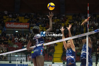 2024-10-30 - Adhuoljok John Majak Malual (Il Bisonte Firenze) during Volley Italian Championship Serie A Women 2024/25 match between Numia VeroVolley Milano and Il Bisonte Firenze at Opiquad Arena Monza, Italy on October 30, 2024 - VERO VOLLEY MILANO VS IL BISONTE FIRENZE - SERIE A1 WOMEN - VOLLEYBALL