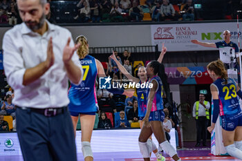 30/10/2024 - Savino Del Bene Scandicci players celebrate the match winning - SAVINO DEL BENE SCANDICCI VS CDA VOLLEY TALMASSONS FVG - SERIE A1 FEMMINILE - VOLLEY