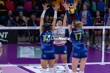 30/10/2024 - Olga Strantzali (Cda Volley Talmassons Fvg) vs Ana Carolina da Silva (Savino Del Bene Scandicci) and Ekaterina Antropova (Savino Del Bene Scandicci) - SAVINO DEL BENE SCANDICCI VS CDA VOLLEY TALMASSONS FVG - SERIE A1 FEMMINILE - VOLLEY