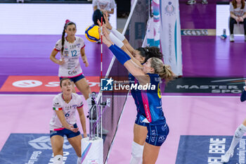 30/10/2024 - Monsterblock of Ana Carolina da Silva (Savino Del Bene Scandicci) and Lindsey Ruddins (Savino Del Bene Scandicci) - SAVINO DEL BENE SCANDICCI VS CDA VOLLEY TALMASSONS FVG - SERIE A1 FEMMINILE - VOLLEY