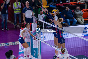 30/10/2024 - Monsterblock of Ekaterina Antropova (Savino Del Bene Scandicci) and Ana Carolina da Silva (Savino Del Bene Scandicci) - SAVINO DEL BENE SCANDICCI VS CDA VOLLEY TALMASSONS FVG - SERIE A1 FEMMINILE - VOLLEY