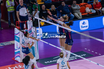 30/10/2024 - Olga Strantzali (Cda Volley Talmassons Fvg) vs Ekaterina Antropova (Savino Del Bene Scandicci) and Ana Carolina da Silva (Savino Del Bene Scandicci) - SAVINO DEL BENE SCANDICCI VS CDA VOLLEY TALMASSONS FVG - SERIE A1 FEMMINILE - VOLLEY