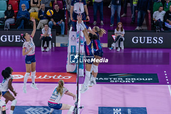 30/10/2024 - Olga Strantzali (Cda Volley Talmassons Fvg) vs Lindsey Ruddins (Savino Del Bene Scandicci) and Ana Carolina da Silva (Savino Del Bene Scandicci) - SAVINO DEL BENE SCANDICCI VS CDA VOLLEY TALMASSONS FVG - SERIE A1 FEMMINILE - VOLLEY