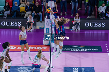 30/10/2024 - Monsterblock of Ana Carolina da Silva (Savino Del Bene Scandicci) and Lindsey Ruddins (Savino Del Bene Scandicci) - SAVINO DEL BENE SCANDICCI VS CDA VOLLEY TALMASSONS FVG - SERIE A1 FEMMINILE - VOLLEY