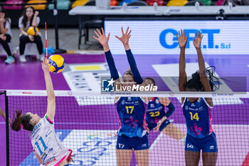 30/10/2024 - Yana Shcherban (Cda Volley Talmassons Fvg) vs Ekaterina Antropova (Savino Del Bene Scandicci) and Linda Nwakalor (Savino Del Bene Scandicci) - SAVINO DEL BENE SCANDICCI VS CDA VOLLEY TALMASSONS FVG - SERIE A1 FEMMINILE - VOLLEY