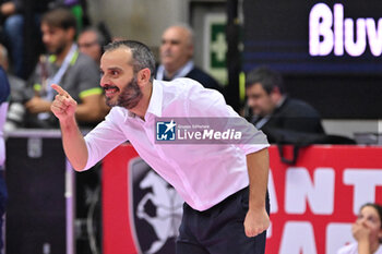 03/11/2024 - Marco Gaspari head coach of Savino Del Bene Scandicci during the Prosecco Doc Imoco Conegliano and Savino Del Bene Scandicci match at PalaVerde Villorba (TV) - 3th Novembre 2024, during the VOLLEYBALL - SERIE A1 WOMEN - PROSECCO DOC IMOCO CONEGLIANO VS SAVINO DEL BENE SCANDICCI - SERIE A1 FEMMINILE - VOLLEY