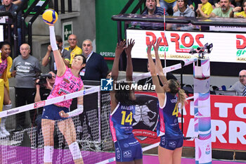 03/11/2024 - Spike of Zhu Ting ( Prosecco Doc Imoco Conegliano ) during the Prosecco Doc Imoco Conegliano and Savino Del Bene Scandicci match at PalaVerde Villorba (TV) - 3th Novembre 2024, during the VOLLEYBALL - SERIE A1 WOMEN - PROSECCO DOC IMOCO CONEGLIANO VS SAVINO DEL BENE SCANDICCI - SERIE A1 FEMMINILE - VOLLEY