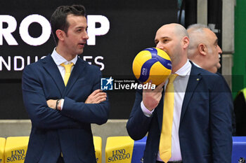 03/11/2024 - Daniele Santarelli head coch of Imoco during the Prosecco Doc Imoco Conegliano and Savino Del Bene Scandicci match at PalaVerde Villorba (TV) - 3th Novembre 2024, during the VOLLEYBALL - SERIE A1 WOMEN - PROSECCO DOC IMOCO CONEGLIANO VS SAVINO DEL BENE SCANDICCI - SERIE A1 FEMMINILE - VOLLEY