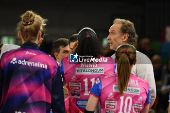 2024-11-03 - Lorenzo Bernardi head coach (Igor Novara) during a time out - IL BISONTE FIRENZE VS IGOR GORGONZOLA NOVARA - SERIE A1 WOMEN - VOLLEYBALL