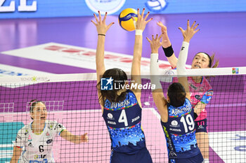 2024-11-03 - Mayu Ishikawa (Igor Novara) spike against Bisonte block - IL BISONTE FIRENZE VS IGOR GORGONZOLA NOVARA - SERIE A1 WOMEN - VOLLEYBALL