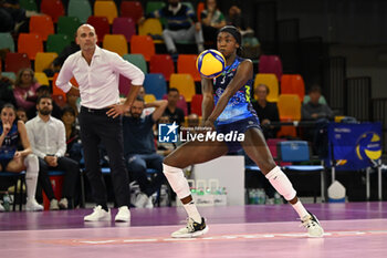 2024-11-03 - Adhu Malual (Il Bisonte Firenze) defense - IL BISONTE FIRENZE VS IGOR GORGONZOLA NOVARA - SERIE A1 WOMEN - VOLLEYBALL