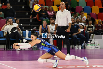 2024-11-03 - Beatrice Agrifoglio (Il Bisonte Firenze) defensing - IL BISONTE FIRENZE VS IGOR GORGONZOLA NOVARA - SERIE A1 WOMEN - VOLLEYBALL