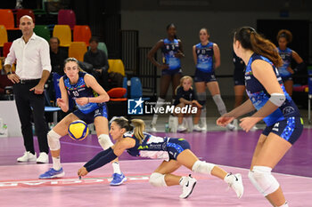 2024-11-03 - Giulia Leonardi (Il Bisonte Firenze) defense - IL BISONTE FIRENZE VS IGOR GORGONZOLA NOVARA - SERIE A1 WOMEN - VOLLEYBALL