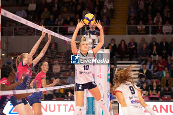 03/11/2024 - Cda Volley Talmassons returns to Latisana against Reale Mutua Chieri for the sixth championship match. Compelling match won by Chieri 3-2 - CDA VOLLEY TALMASSONS FVG VS REALE MUTUA FENERA CHIERI '76 - SERIE A1 FEMMINILE - VOLLEY