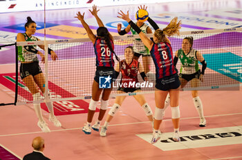 2024-11-03 - Ailama Cese Montalvo, Monique Strubbe blocking - VOLLEY BERGAMO 1991 VS MEGABOX OND. SAVIO VALLEFOGLIA - SERIE A1 WOMEN - VOLLEYBALL