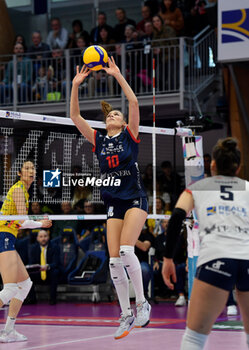 2024-11-10 - Sarah Van Aalen Reale Mutua Fenera Chieri'76 during serie A1 Volley Women 2024/25 match between Reale Mutua Fenera Chieri 76 vs Prosecco Doc Imoco Conegliano at Pala Fenera Chieri on November 10, 2024 in Chieri, Italy - ph Giuliano Marchisciano - REALE MUTUA FENERA CHIERI '76 VS PROSECCO DOC IMOCO CONEGLIANO - SERIE A1 WOMEN - VOLLEYBALL