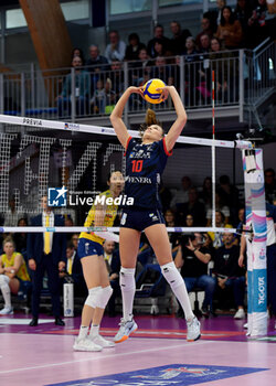 2024-11-10 - Sarah Van Aalen Reale Mutua Fenera Chieri'76 during serie A1 Volley Women 2024/25 match between Reale Mutua Fenera Chieri 76 vs Prosecco Doc Imoco Conegliano at Pala Fenera Chieri on November 10, 2024 in Chieri, Italy - ph Giuliano Marchisciano - REALE MUTUA FENERA CHIERI '76 VS PROSECCO DOC IMOCO CONEGLIANO - SERIE A1 WOMEN - VOLLEYBALL