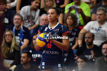 2024-11-10 - Avery Skinner Reale Mutua Fenera Chieri'76 during serie A1 Volley Women 2024/25 match between Reale Mutua Fenera Chieri 76 vs Prosecco Doc Imoco Conegliano at Pala Fenera Chieri on November 10, 2024 in Chieri, Italy - ph Giuliano Marchisciano - REALE MUTUA FENERA CHIERI '76 VS PROSECCO DOC IMOCO CONEGLIANO - SERIE A1 WOMEN - VOLLEYBALL