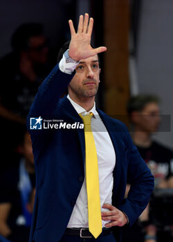 2024-11-10 - Daniele Santarelli head coach Imoco Conegliano during serie A1 Volley Women 2024/25 match between Reale Mutua Fenera Chieri 76 vs Prosecco Doc Imoco Conegliano at Pala Fenera Chieri on November 10, 2024 in Chieri, Italy - ph Giuliano Marchisciano - REALE MUTUA FENERA CHIERI '76 VS PROSECCO DOC IMOCO CONEGLIANO - SERIE A1 WOMEN - VOLLEYBALL