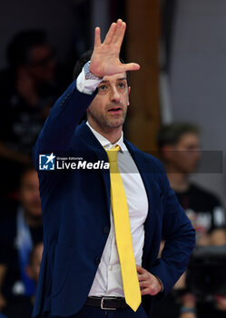 2024-11-10 - Daniele Santarelli head coach Imoco Conegliano during serie A1 Volley Women 2024/25 match between Reale Mutua Fenera Chieri 76 vs Prosecco Doc Imoco Conegliano at Pala Fenera Chieri on November 10, 2024 in Chieri, Italy - ph Giuliano Marchisciano - REALE MUTUA FENERA CHIERI '76 VS PROSECCO DOC IMOCO CONEGLIANO - SERIE A1 WOMEN - VOLLEYBALL