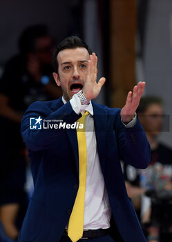 2024-11-10 - Daniele Santarelli head coach Imoco Conegliano during serie A1 Volley Women 2024/25 match between Reale Mutua Fenera Chieri 76 vs Prosecco Doc Imoco Conegliano at Pala Fenera Chieri on November 10, 2024 in Chieri, Italy - ph Giuliano Marchisciano - REALE MUTUA FENERA CHIERI '76 VS PROSECCO DOC IMOCO CONEGLIANO - SERIE A1 WOMEN - VOLLEYBALL