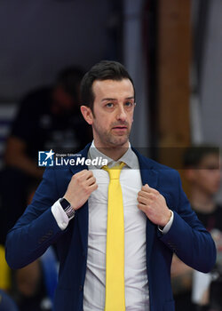 2024-11-10 - Daniele Santarelli head coach Imoco Conegliano during serie A1 Volley Women 2024/25 match between Reale Mutua Fenera Chieri 76 vs Prosecco Doc Imoco Conegliano at Pala Fenera Chieri on November 10, 2024 in Chieri, Italy - ph Giuliano Marchisciano - REALE MUTUA FENERA CHIERI '76 VS PROSECCO DOC IMOCO CONEGLIANO - SERIE A1 WOMEN - VOLLEYBALL