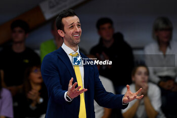 2024-11-10 - Daniele Santarelli head coach Imoco Conegliano during serie A1 Volley Women 2024/25 match between Reale Mutua Fenera Chieri 76 vs Prosecco Doc Imoco Conegliano at Pala Fenera Chieri on November 10, 2024 in Chieri, Italy - ph Giuliano Marchisciano - REALE MUTUA FENERA CHIERI '76 VS PROSECCO DOC IMOCO CONEGLIANO - SERIE A1 WOMEN - VOLLEYBALL