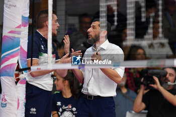 2024-11-10 - Giulio Cesare Bregoli head coach Reale Mutua Fenera Chieri'76 during serie A1 Volley Women 2024/25 match between Reale Mutua Fenera Chieri 76 vs Prosecco Doc Imoco Conegliano at Pala Fenera Chieri on November 10, 2024 in Chieri, Italy - ph Giuliano Marchisciano - REALE MUTUA FENERA CHIERI '76 VS PROSECCO DOC IMOCO CONEGLIANO - SERIE A1 WOMEN - VOLLEYBALL