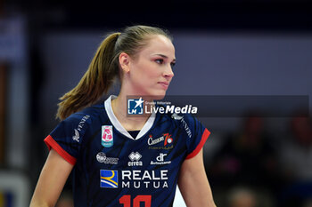 2024-11-10 - Sarah Van Aalen Reale Mutua Fenera Chieri'76 during serie A1 Volley Women 2024/25 match between Reale Mutua Fenera Chieri 76 vs Prosecco Doc Imoco Conegliano at Pala Fenera Chieri on November 10, 2024 in Chieri, Italy - ph Giuliano Marchisciano - REALE MUTUA FENERA CHIERI '76 VS PROSECCO DOC IMOCO CONEGLIANO - SERIE A1 WOMEN - VOLLEYBALL