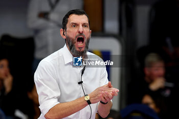 2024-11-10 - Giulio Cesare Bregoli head coach Reale Mutua Fenera Chieri'76 during serie A1 Volley Women 2024/25 match between Reale Mutua Fenera Chieri 76 vs Prosecco Doc Imoco Conegliano at Pala Fenera Chieri on November 10, 2024 in Chieri, Italy - ph Giuliano Marchisciano - REALE MUTUA FENERA CHIERI '76 VS PROSECCO DOC IMOCO CONEGLIANO - SERIE A1 WOMEN - VOLLEYBALL