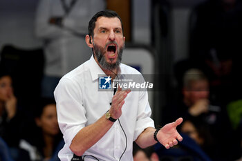 2024-11-10 - Giulio Cesare Bregoli head coach Reale Mutua Fenera Chieri'76 during serie A1 Volley Women 2024/25 match between Reale Mutua Fenera Chieri 76 vs Prosecco Doc Imoco Conegliano at Pala Fenera Chieri on November 10, 2024 in Chieri, Italy - ph Giuliano Marchisciano - REALE MUTUA FENERA CHIERI '76 VS PROSECCO DOC IMOCO CONEGLIANO - SERIE A1 WOMEN - VOLLEYBALL