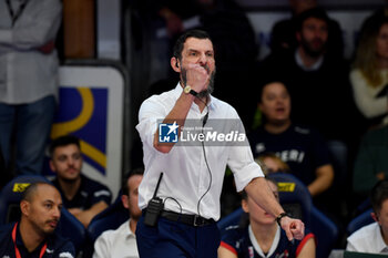 2024-11-10 - Giulio Cesare Bregoli head coach Reale Mutua Fenera Chieri'76 during serie A1 Volley Women 2024/25 match between Reale Mutua Fenera Chieri 76 vs Prosecco Doc Imoco Conegliano at Pala Fenera Chieri on November 10, 2024 in Chieri, Italy - ph Giuliano Marchisciano - REALE MUTUA FENERA CHIERI '76 VS PROSECCO DOC IMOCO CONEGLIANO - SERIE A1 WOMEN - VOLLEYBALL