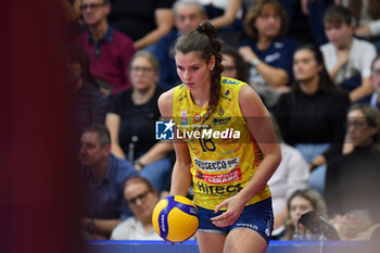 2024-11-10 - Cristina Chirichella Imoco Conegliano during serie A1 Volley Women 2024/25 match between Reale Mutua Fenera Chieri 76 vs Prosecco Doc Imoco Conegliano at Pala Fenera Chieri on November 10, 2024 in Chieri, Italy - ph Giuliano Marchisciano - REALE MUTUA FENERA CHIERI '76 VS PROSECCO DOC IMOCO CONEGLIANO - SERIE A1 WOMEN - VOLLEYBALL