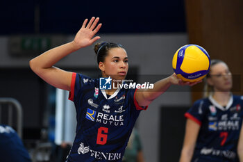 2024-11-10 - Avery Skinner Reale Mutua Fenera Chieri'76 during serie A1 Volley Women 2024/25 match between Reale Mutua Fenera Chieri 76 vs Prosecco Doc Imoco Conegliano at Pala Fenera Chieri on November 10, 2024 in Chieri, Italy - ph Giuliano Marchisciano - REALE MUTUA FENERA CHIERI '76 VS PROSECCO DOC IMOCO CONEGLIANO - SERIE A1 WOMEN - VOLLEYBALL