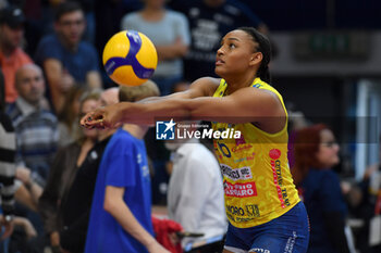 2024-11-10 - Khalia Lanier Imoco Conegliano during serie A1 Volley Women 2024/25 match between Reale Mutua Fenera Chieri 76 vs Prosecco Doc Imoco Conegliano at Pala Fenera Chieri on November 10, 2024 in Chieri, Italy - ph Giuliano Marchisciano - REALE MUTUA FENERA CHIERI '76 VS PROSECCO DOC IMOCO CONEGLIANO - SERIE A1 WOMEN - VOLLEYBALL